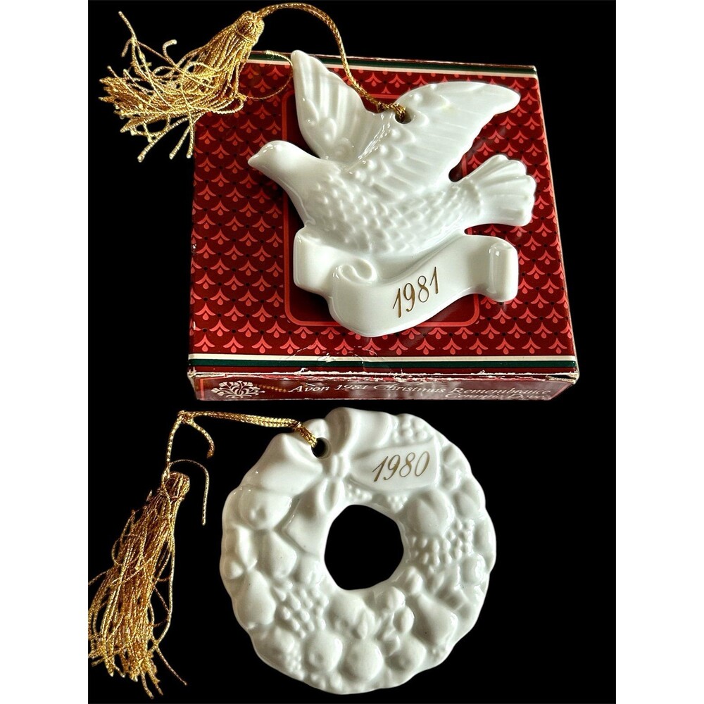 Avon 1980 1981 Christmas Remembrance Ceramic Dove and Wreath Trimmed in 14K Gold